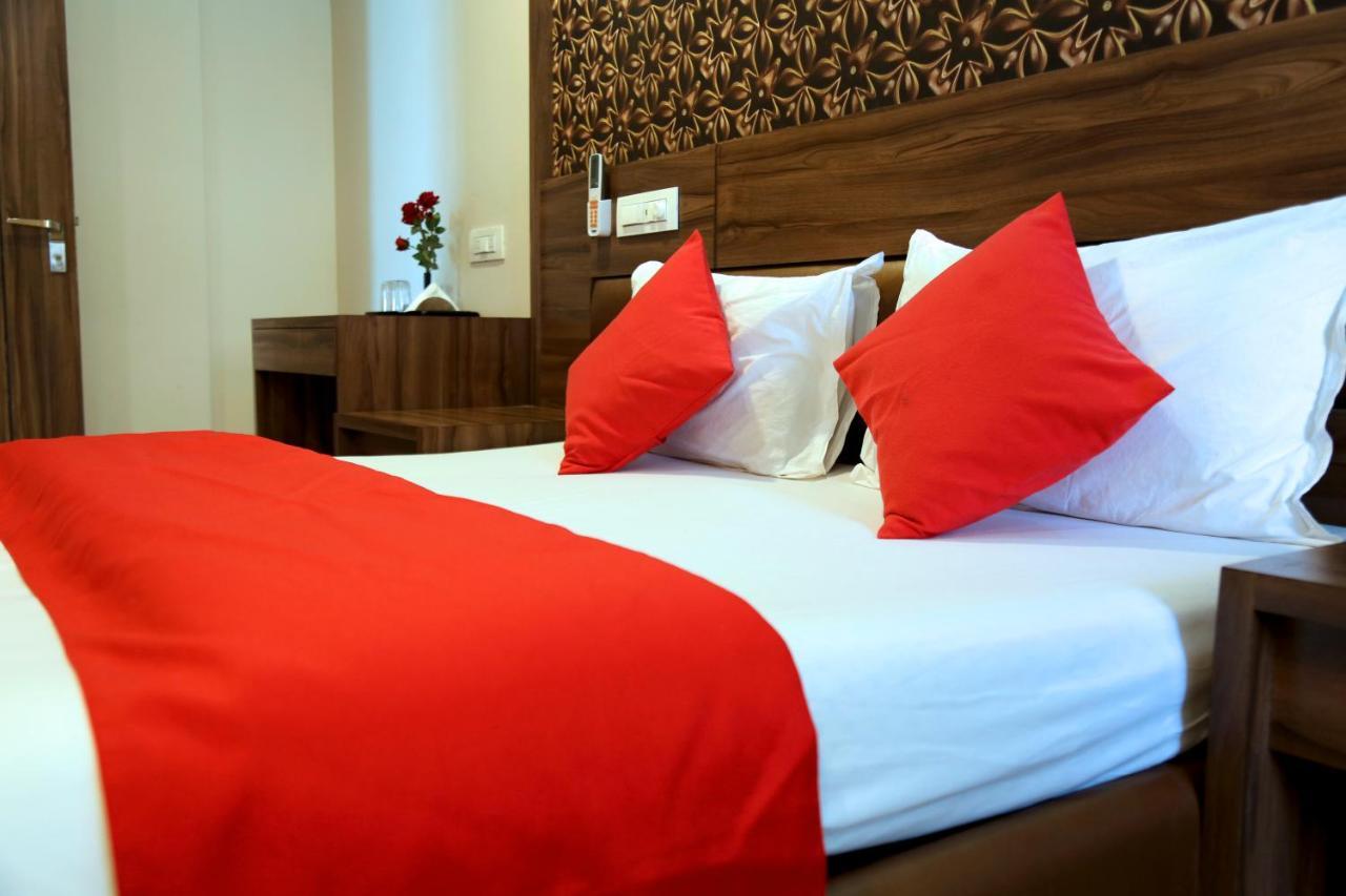 Hotel Sea Shore Navi Mumbai Bagian luar foto
