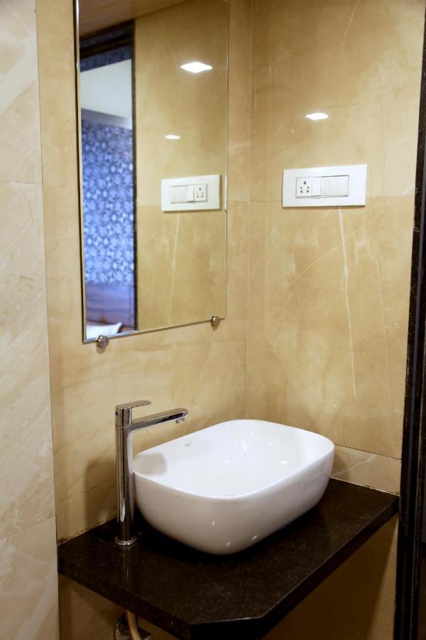 Hotel Sea Shore Navi Mumbai Bagian luar foto