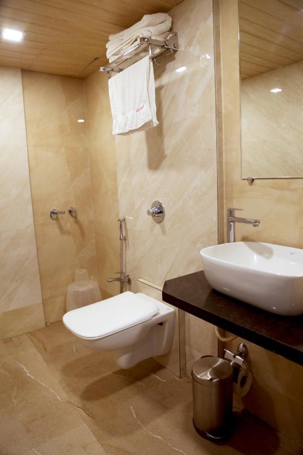 Hotel Sea Shore Navi Mumbai Bagian luar foto