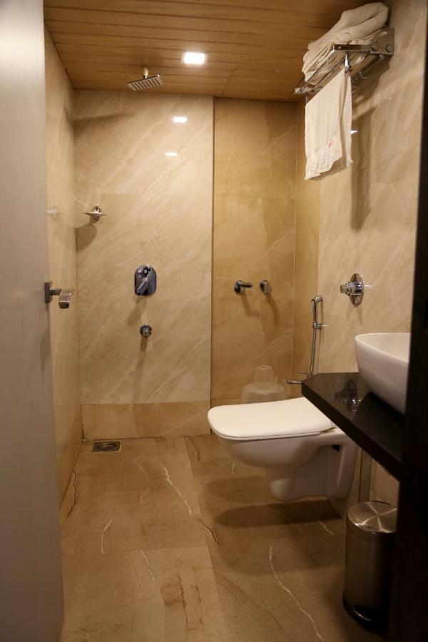 Hotel Sea Shore Navi Mumbai Bagian luar foto
